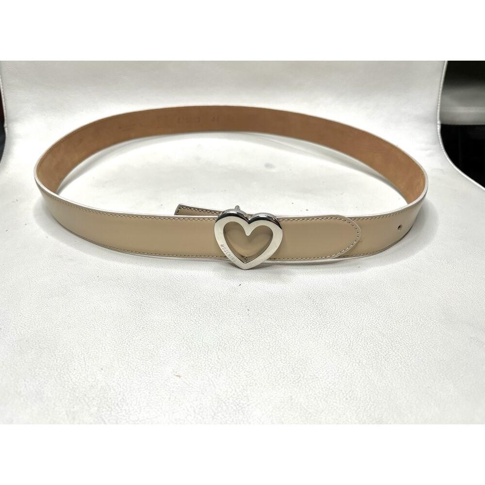 Moschino Redwall Tan Beige Patent Leather Heart Buckle Belt Size 44 Italy
